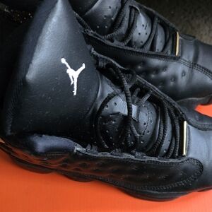 Big Kids Jordan 13 Black High-Top Sneakers with Sleek Design